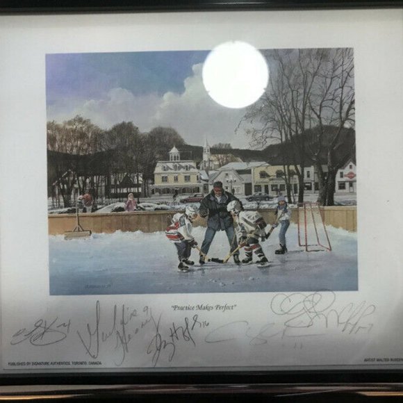 TEAM CANADA CASSIE CAMPBELL SIGNED GOLD TEAM PICTU - Picture 3 of 5